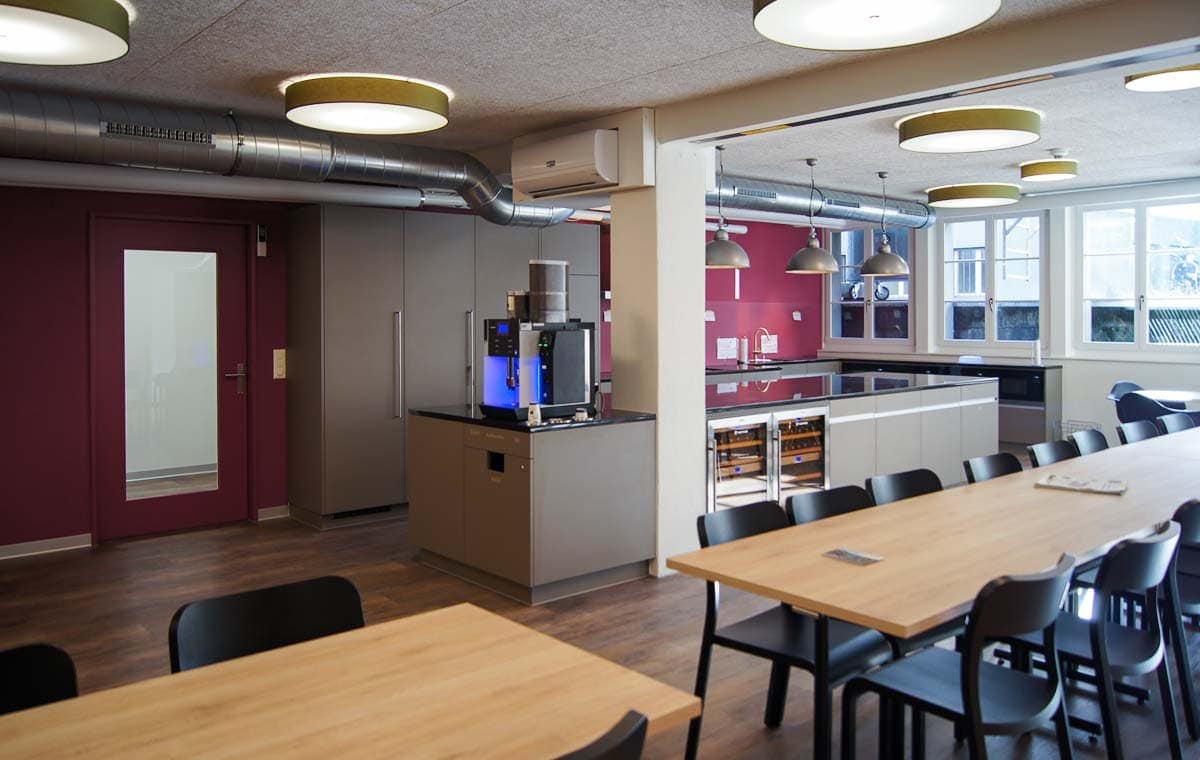 Bild Malerarbeiten innen – Referenz Ortho Team Bern – Garbani AG